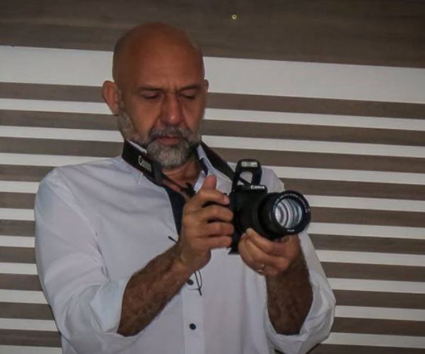 Foto Perfil RC Pereira fotografo Filmando com a Câmera na mão