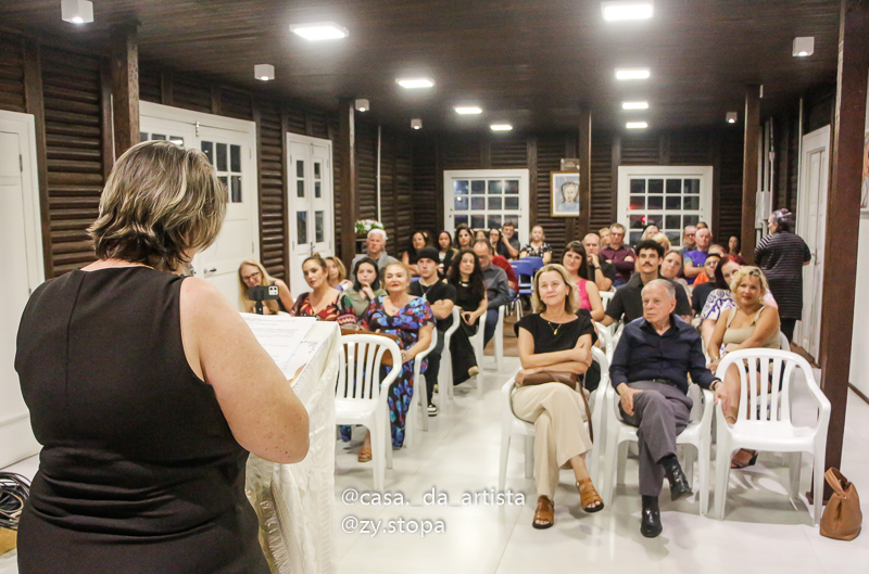 Casa da Artista plastica ZyStopa Aula de Pintira em Barra Velha erramento Exposição LUZ_-11